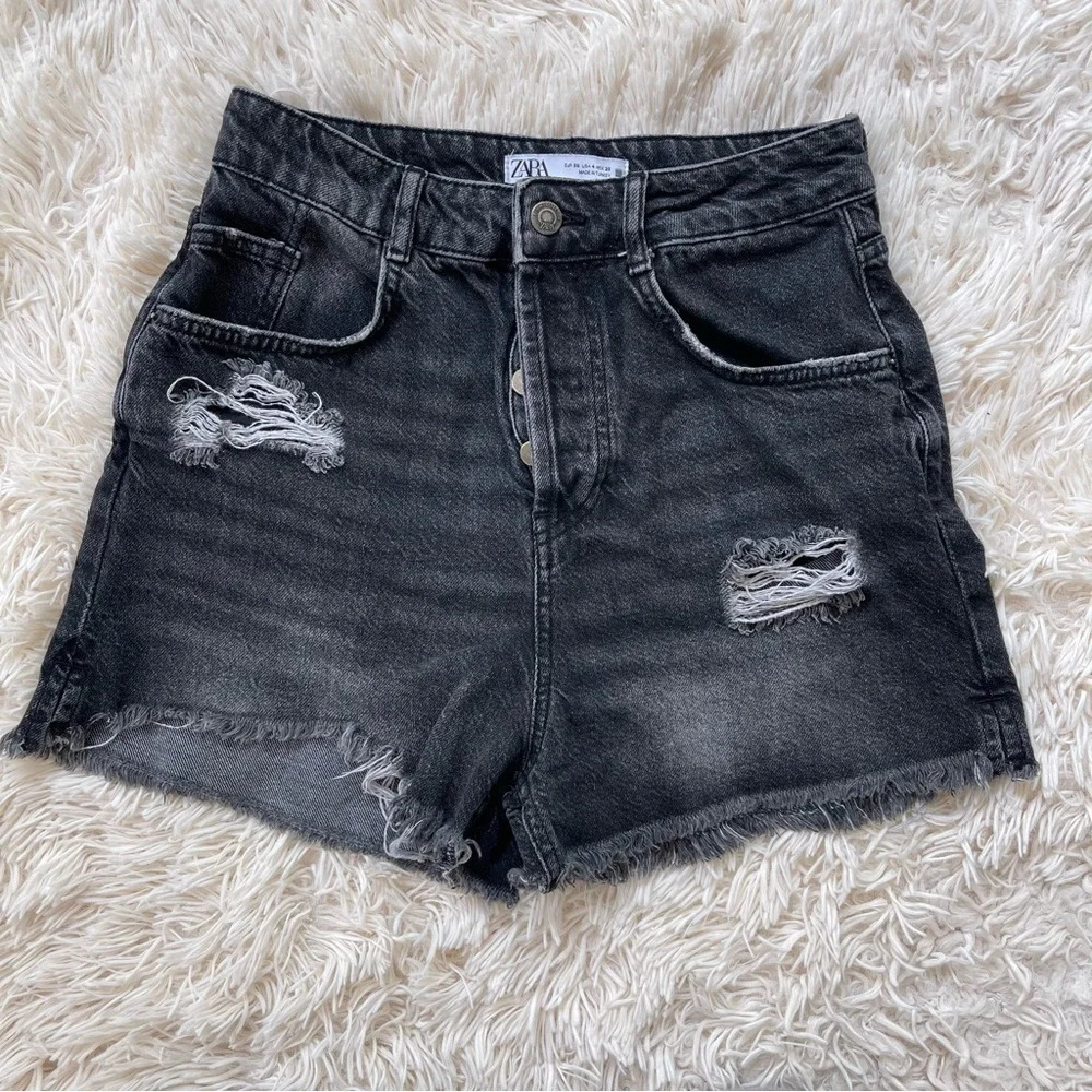 Zara butterfly closure high rise distressed denim shorts washed black size 4
